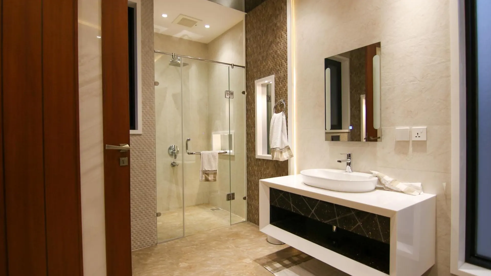 Hotel Grand Villa Near New Delhi Airport 4*,
