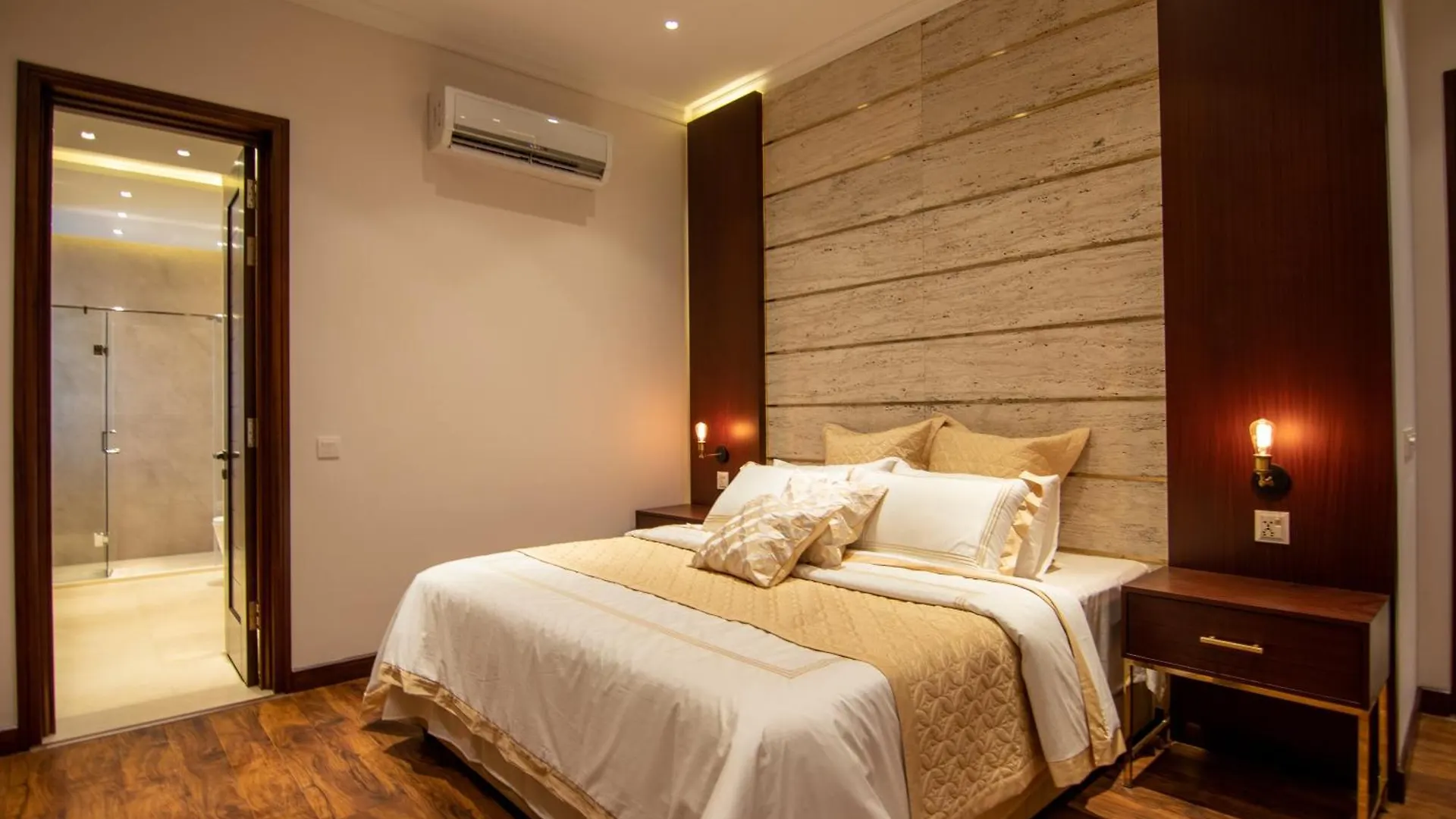 Hotel Grand Villa Near New Delhi Airport