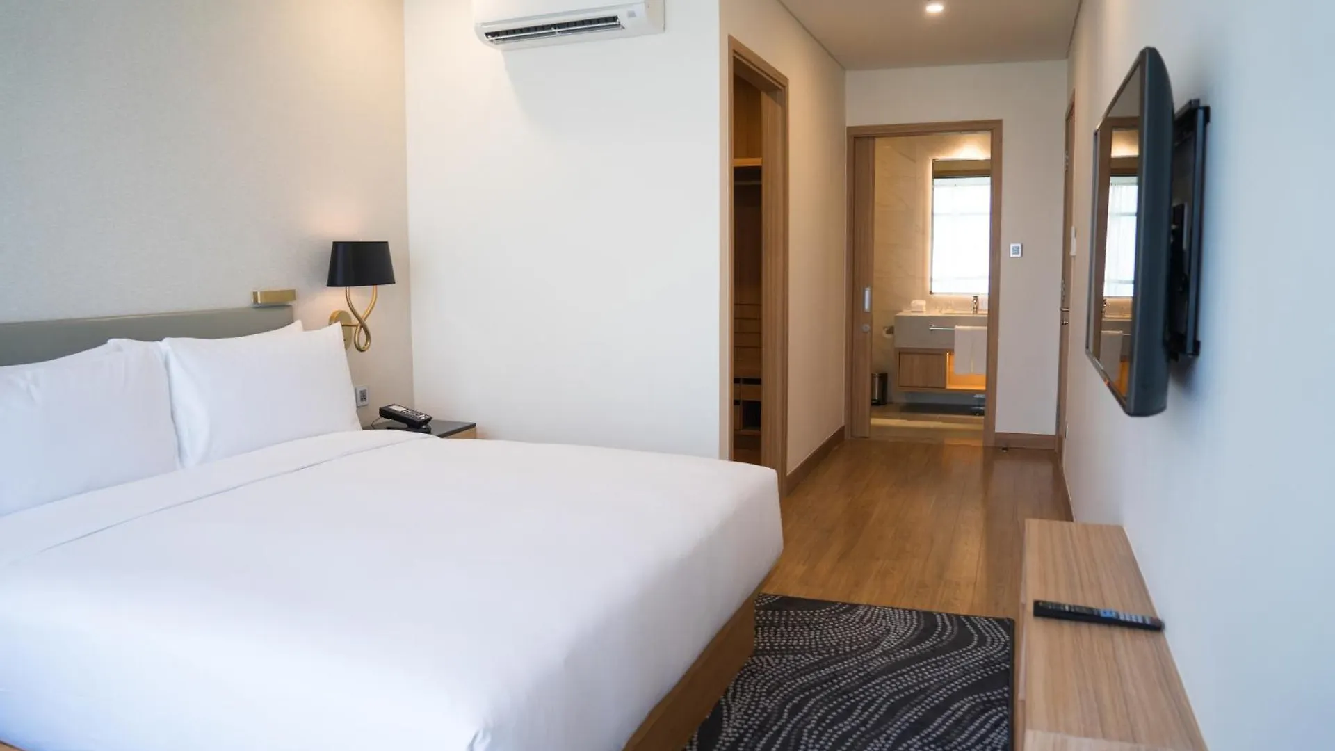 Hotel Grand Villa Near New Delhi Airport