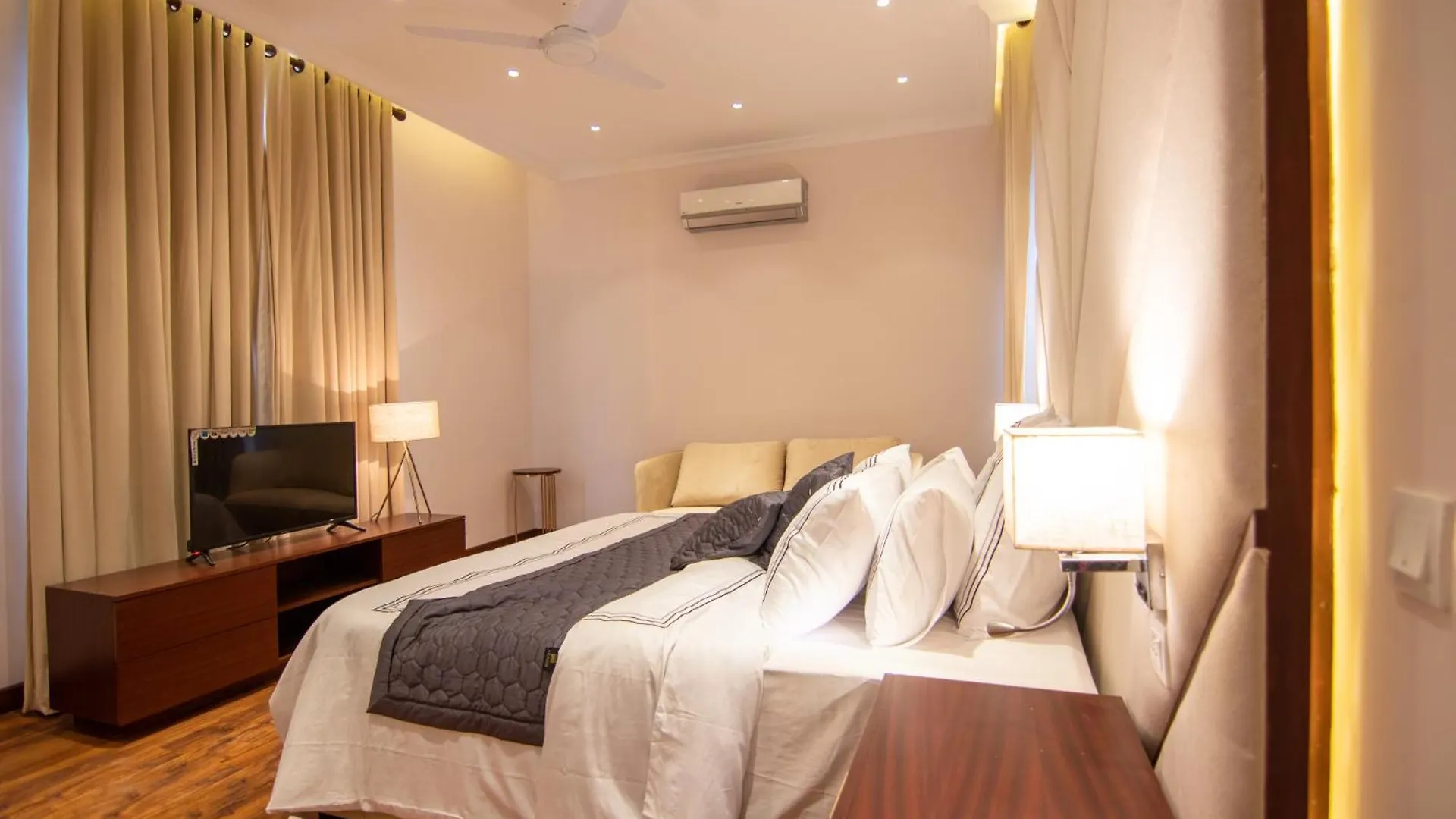 Hotel Grand Villa Near New Delhi Airport 4*,